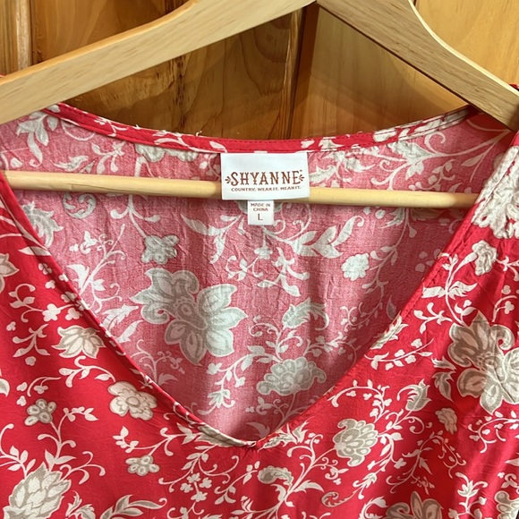 Shyanne Country. Wear It. Mean It. Floral Embroidery Detail Women’s top, size L - Picture 14 of 16